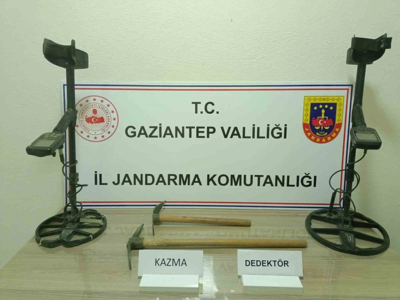 Kaçak kazı yapan 2 şahsı jandarma suçüstü yakaladı
