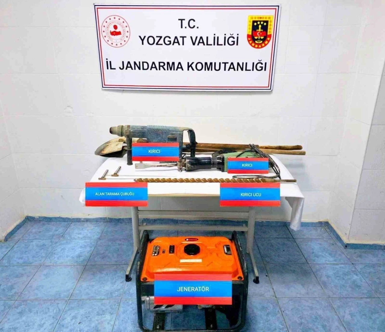 Kaçak kazı yapan 5 kişi suçüstü yakalandı
