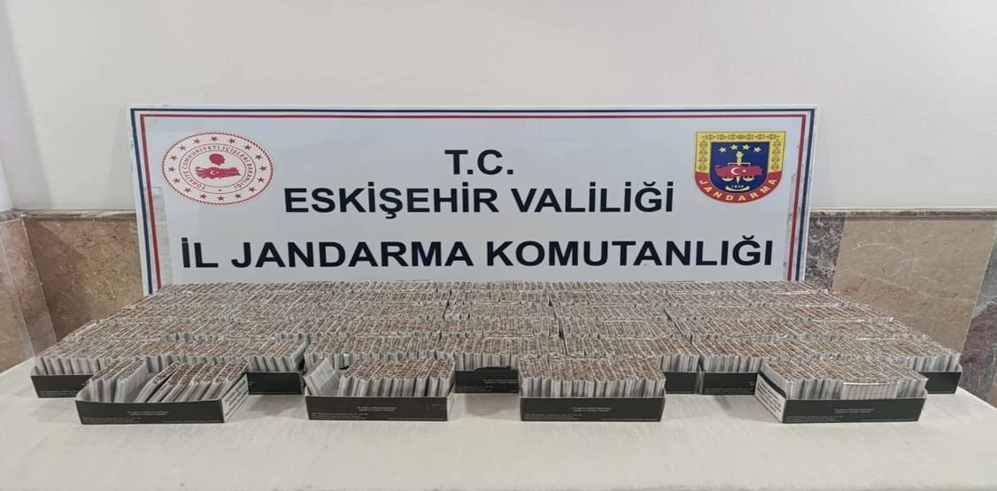 Kaçak sigara satan şüpheli jandarmadan kaçamadı
