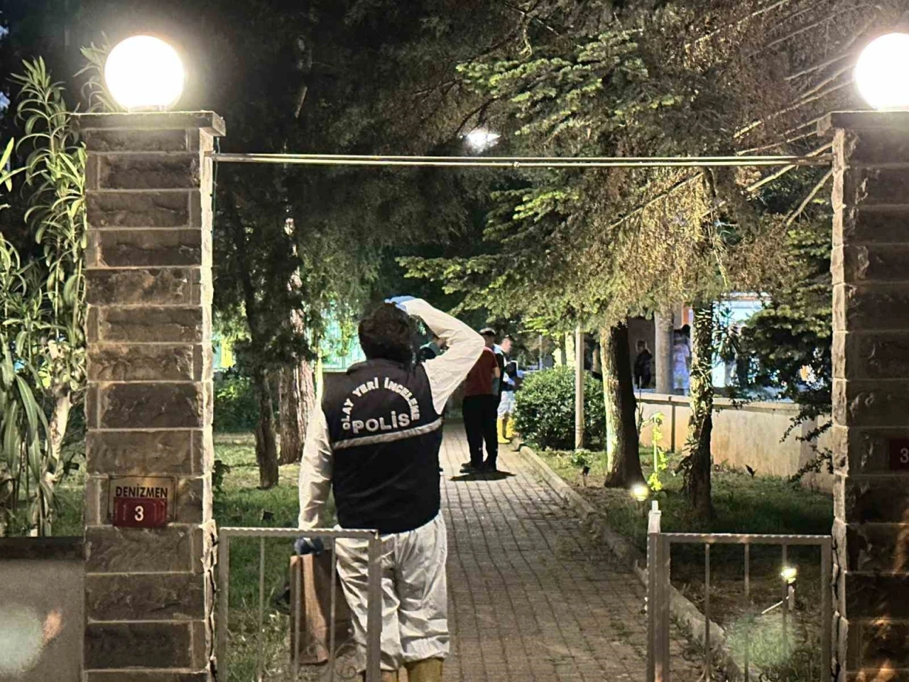 Kadıköy’de apartman dairesinde yangın: 1 kişi hayatını kaybetti
