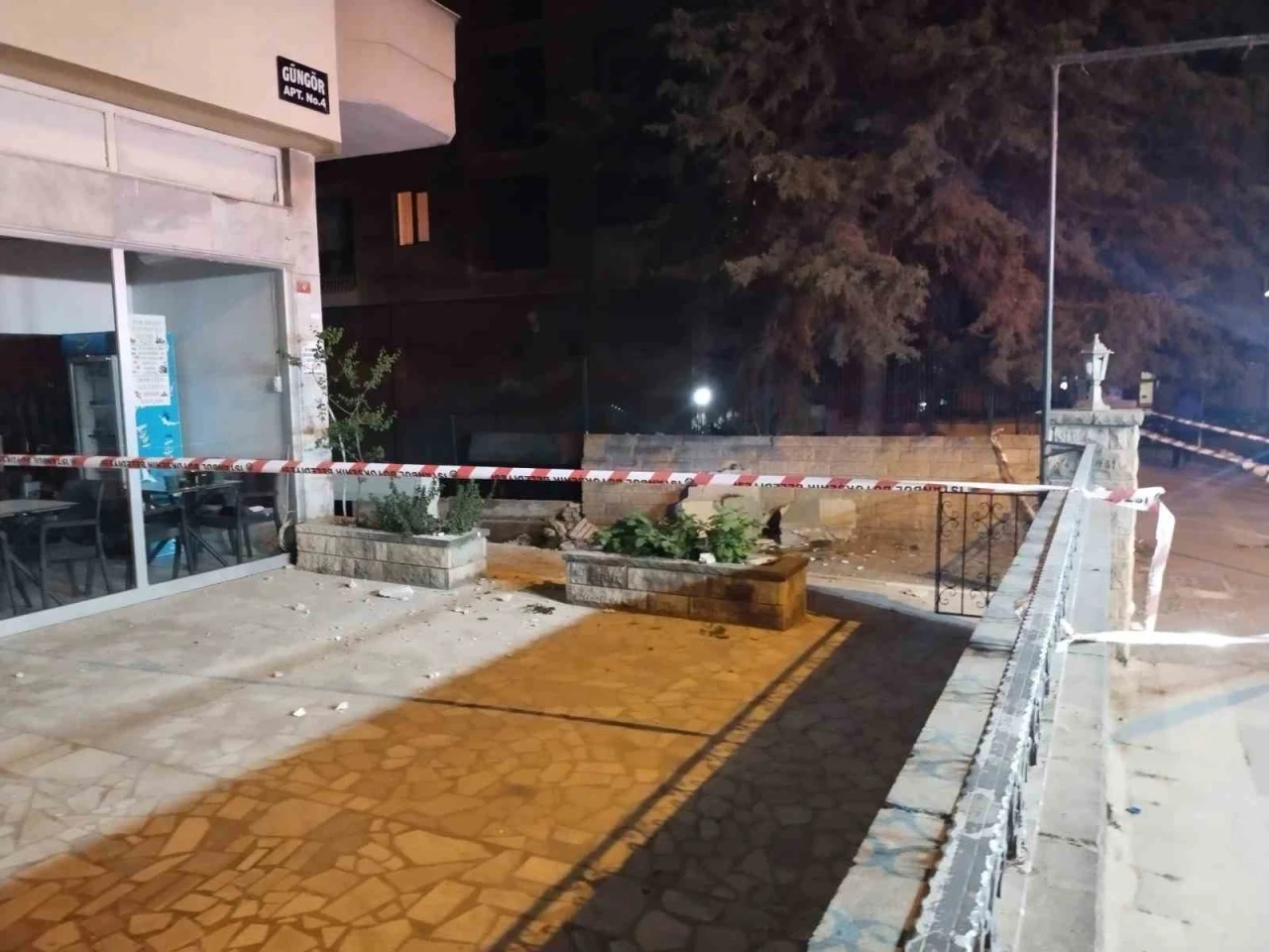 Kadıköy’de balkon çöktü, bina tedbiren boşaltıldı
