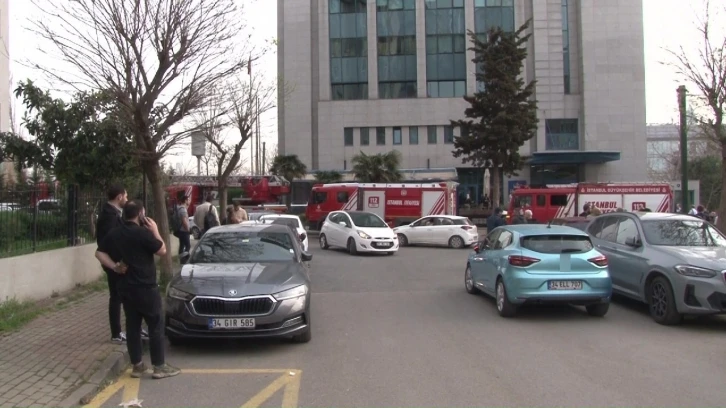 Kadıköy’de lüks plazada yangın: Çalışanlar tahliye edildi
