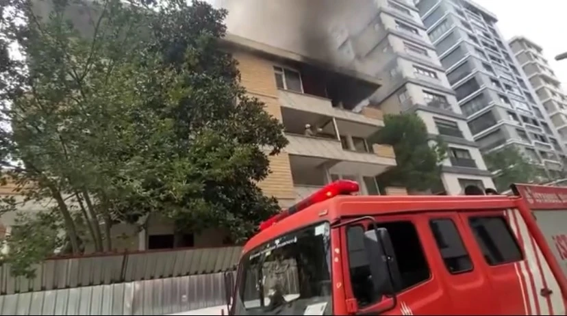 Kadıköy’de metruk binada çıkan yangın paniğe neden oldu
