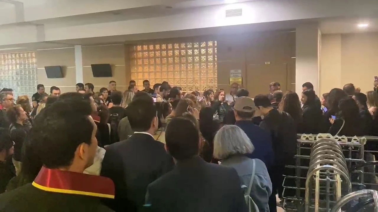 Kadıköy’de ‘suç içerikli pankart’ davasında 3 sanık tahliye edildi
