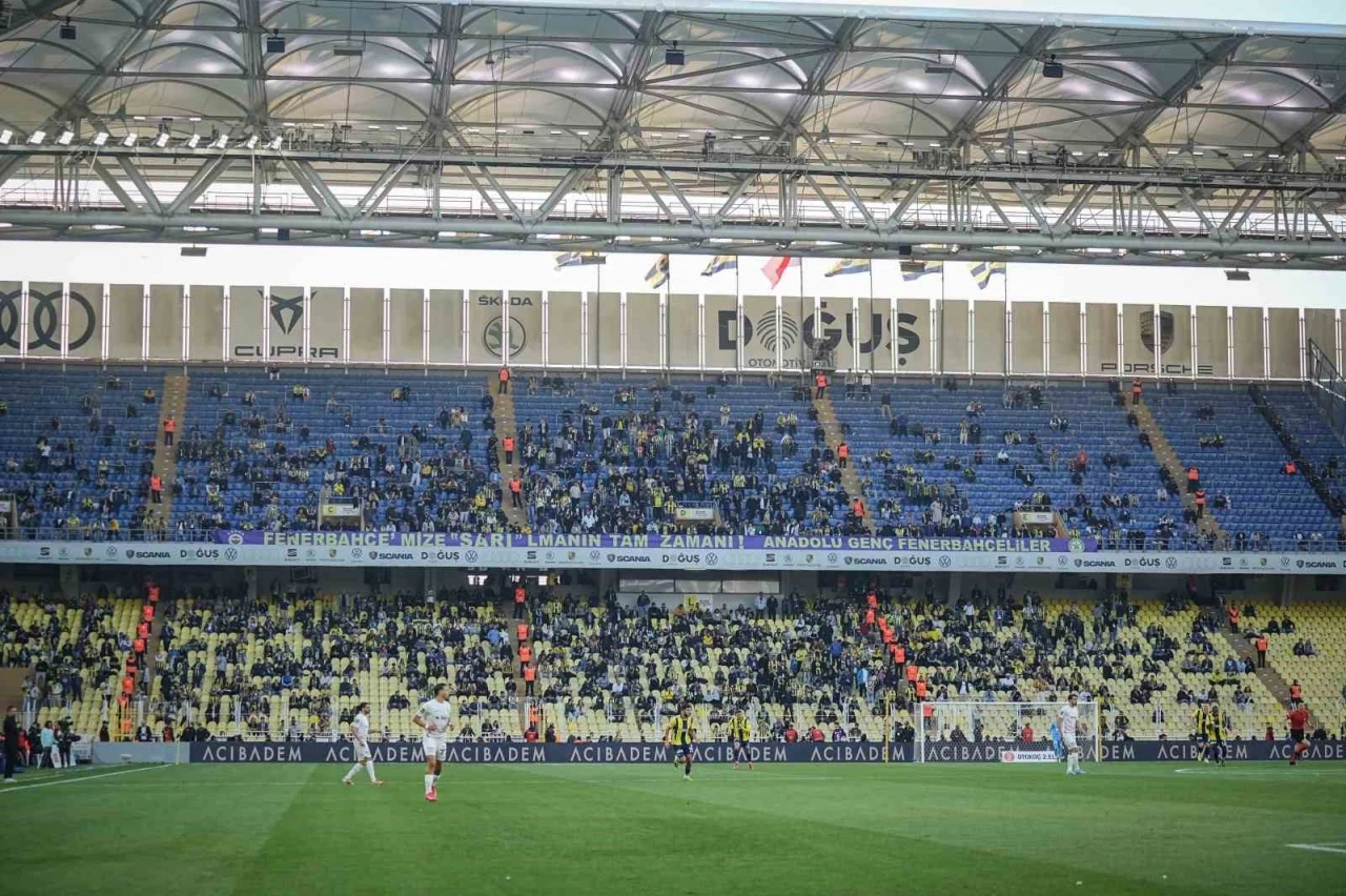 Kadıköy’de tribünler boş kaldı
