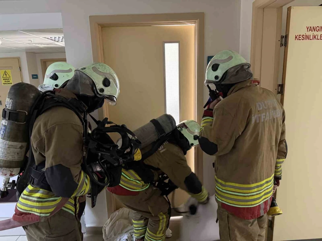 Kadın doğum hastanesinde yangın tatbikatı gerçeğini aratmadı
