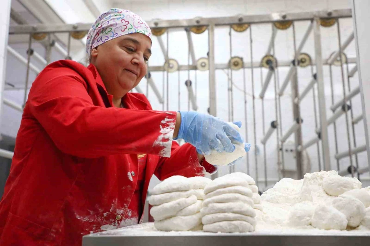 Kadın emeği &uuml;retimi gelire d&ouml;n&uuml;ş&uuml;yor
