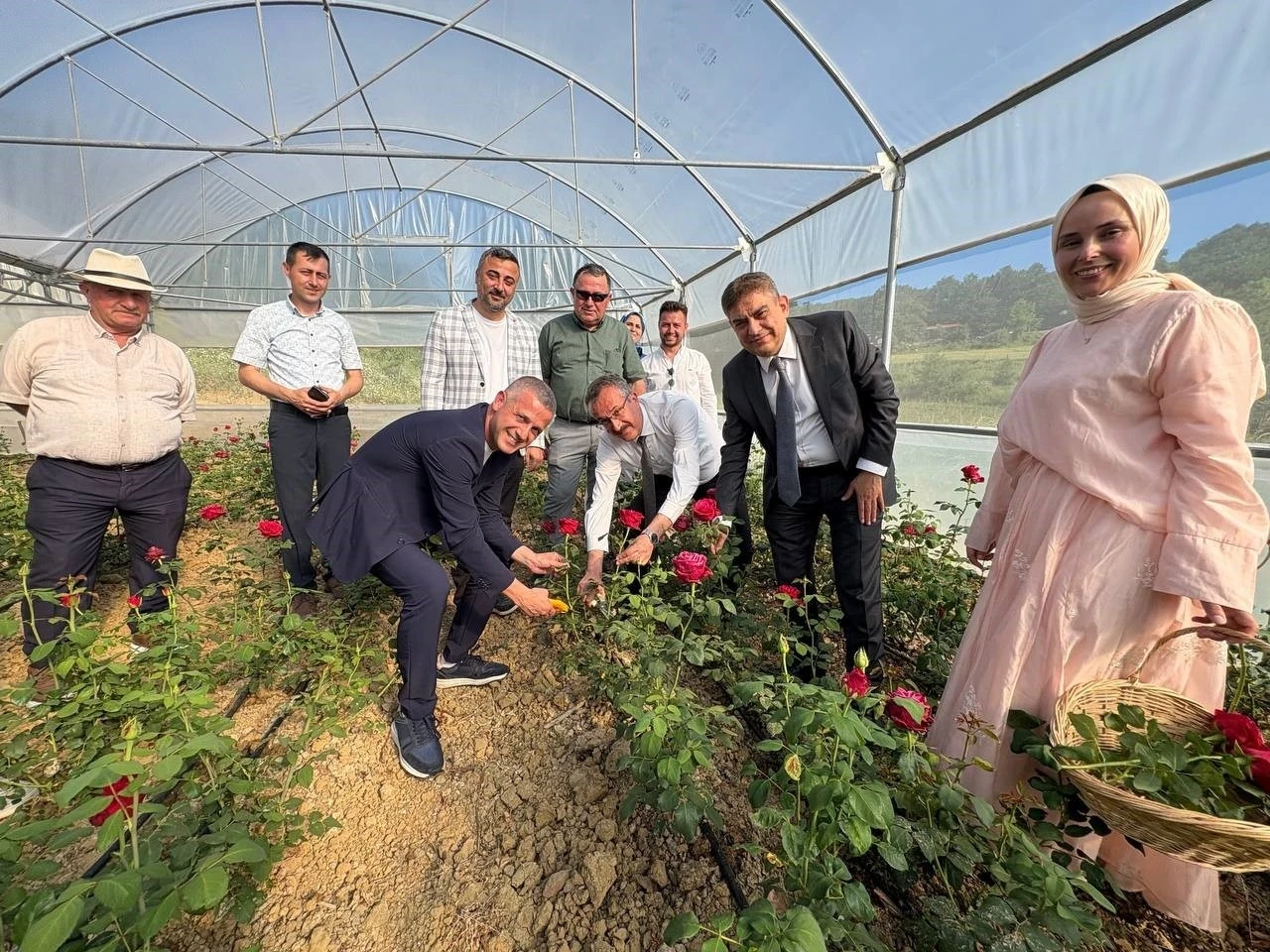 Kadın girişimci hibe desteğiyle Kocaeli&rsquo;nin ilk g&uuml;l serasını kurdu
