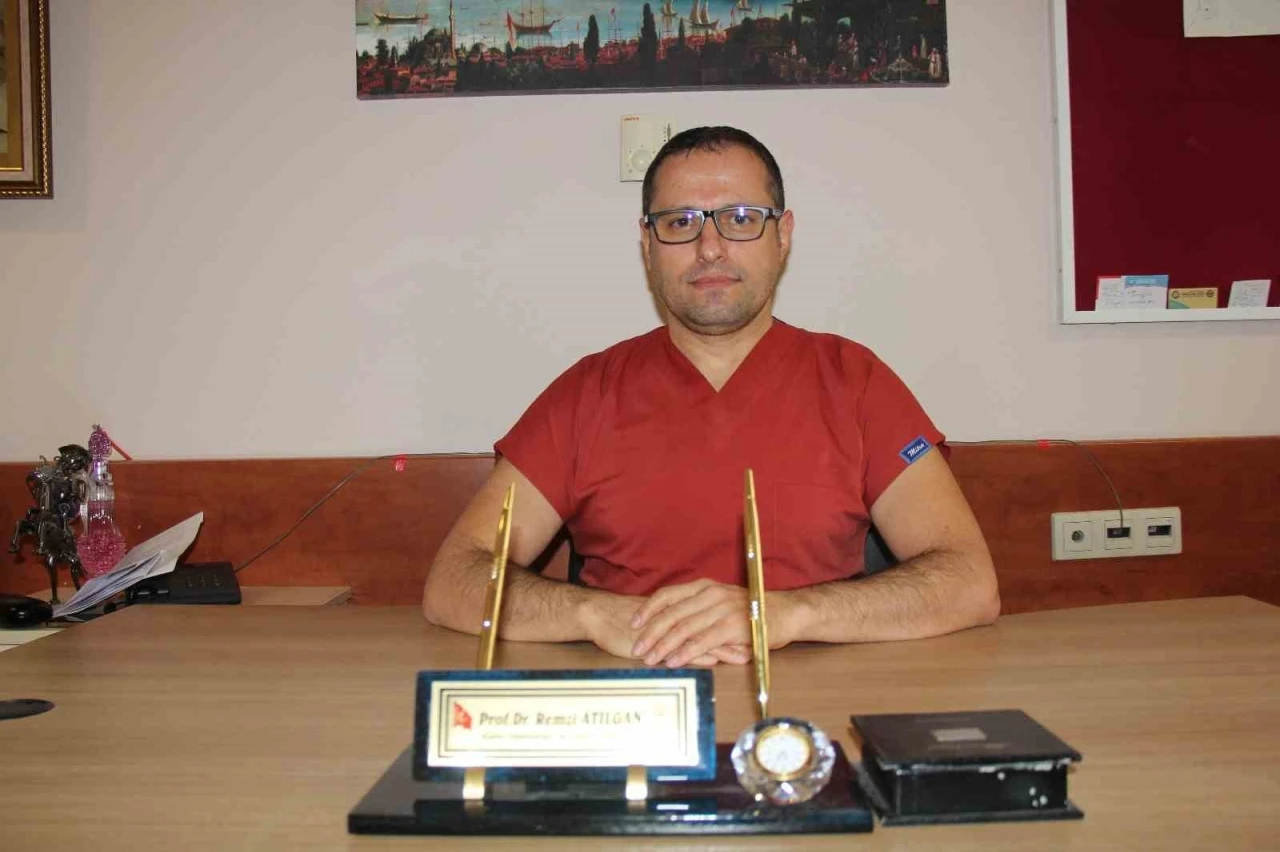 Kadın Hastalıkları Uzmanı Prof. Dr. Atılgan: &quot;Covid-19 aşısı sonrası bazı kadınlarda adet döngüsünde bir günlük uzama gözlemlenmiştir&quot;
