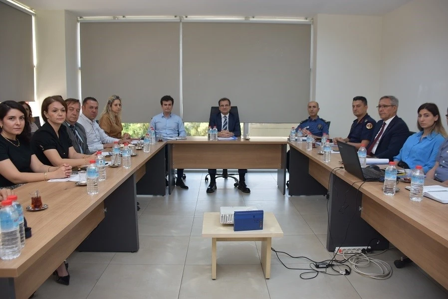 Kadına şiddet ve çocuk koruma konuları Salihli’de masaya yatırıldı
