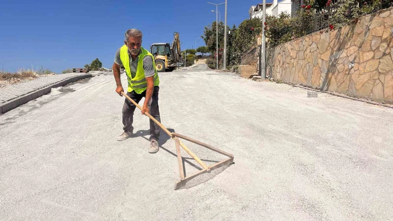 Kadınlar Denizi Mahallesi&rsquo;nde 2 bin metrekarelik yol yenileme &ccedil;alışması başladı
