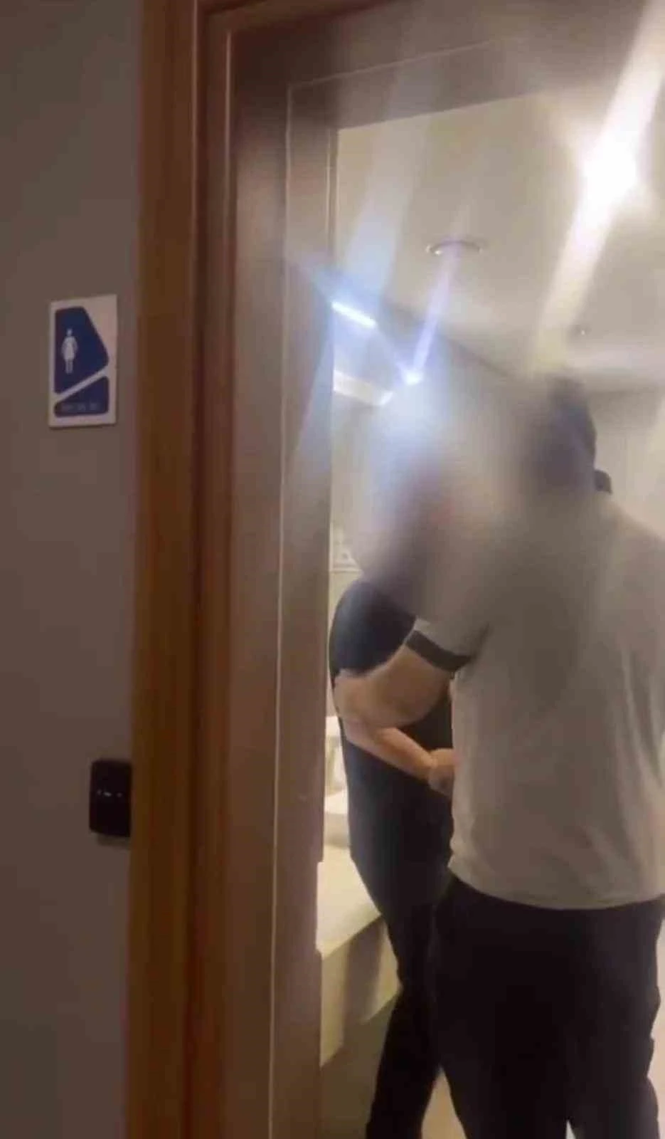Kadınlar tuvaletinde görüntü çeken şahıstan pes dedirten savunma: ’Yanlışlıkla girdim&quot;
