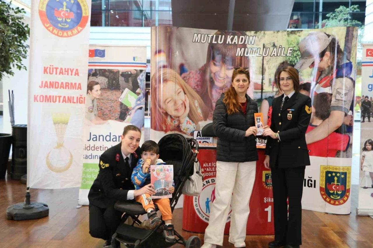 Kadınlara KADES tanıtıldı
