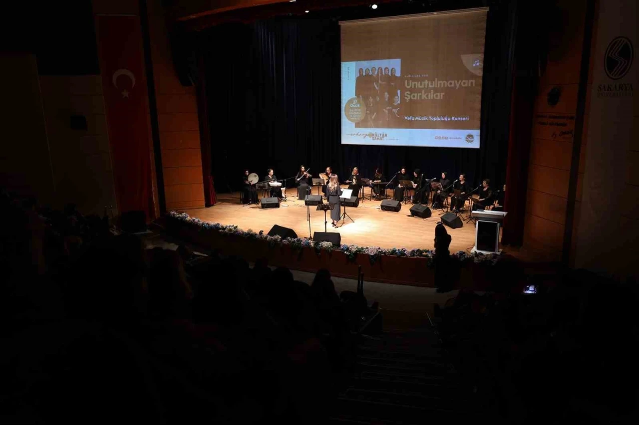 Kadınlara &ouml;zel "Unutulmayan Şarkılar" konserine yoğun ilgi
