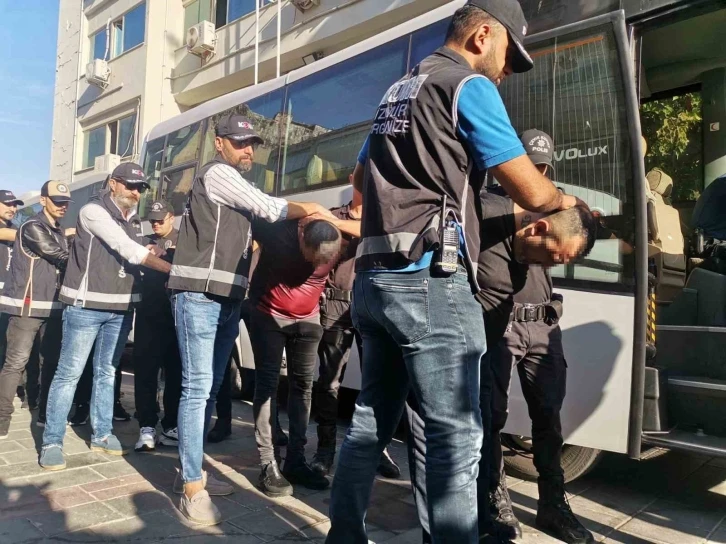 &lsquo;Kafes Operasyonu&rsquo;nun İzmir ayağında 10 kişi tutuklandı
