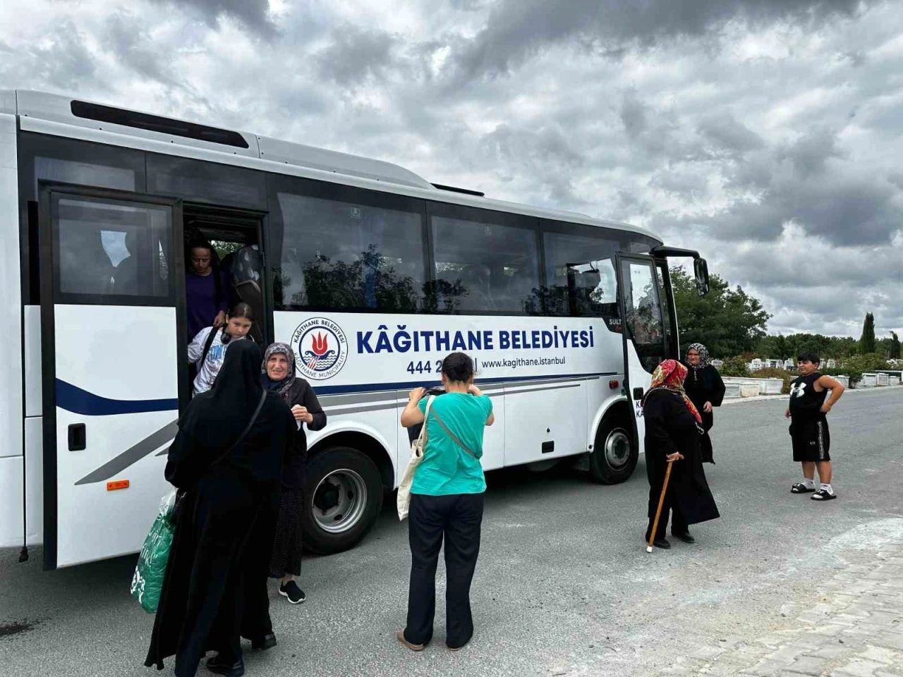 Kağıthane Belediyesi’nden mezarlık ziyaretlerine kolay ulaşım
