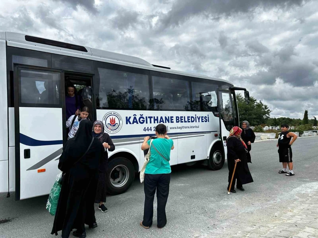 Kağıthane Belediyesi&rsquo;nden vatandaşlara mezarlık ziyareti kolaylığı
