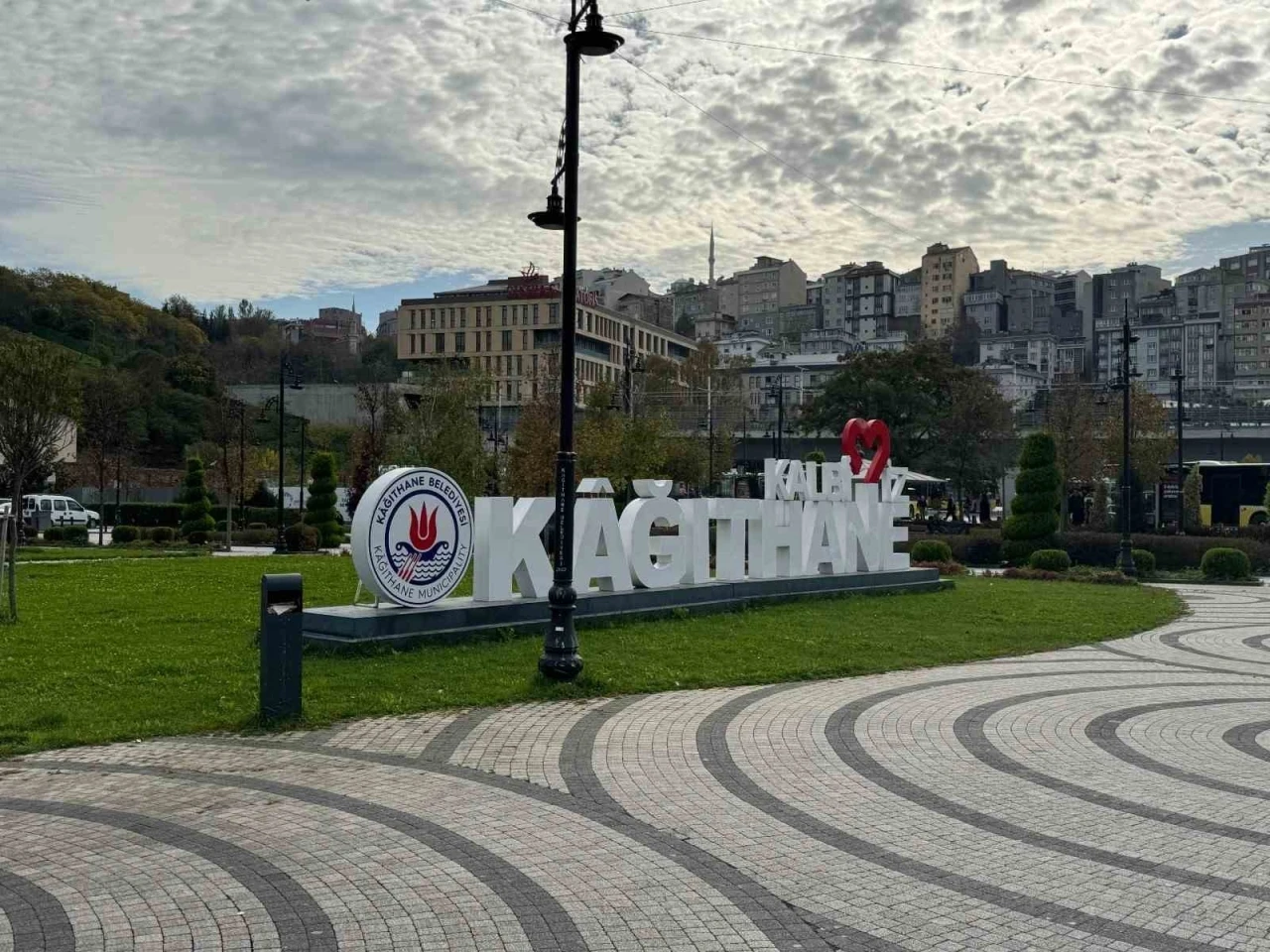 Kağıthane’de 100 bin metrekarelik meydanlarla şehir yaşamı canlandı
