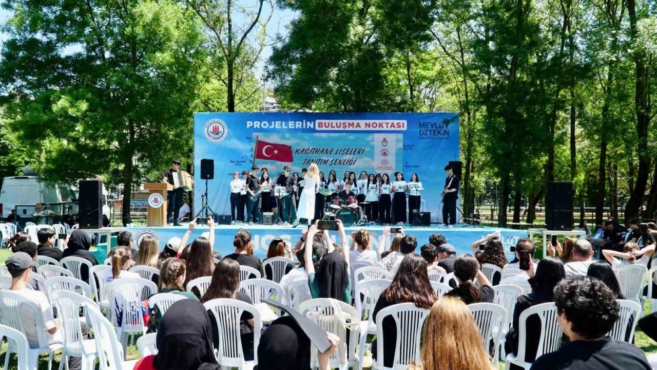Kağıthane’de eğitim şöleni: Liseler tanıtım için buluştu
