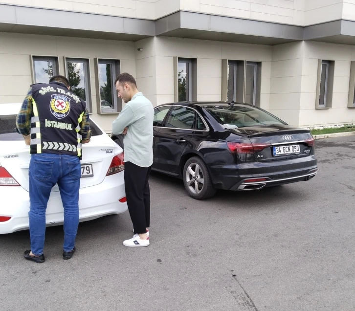Kağıthane’de emniyet şeridini ihlal eden sürücüye ceza
