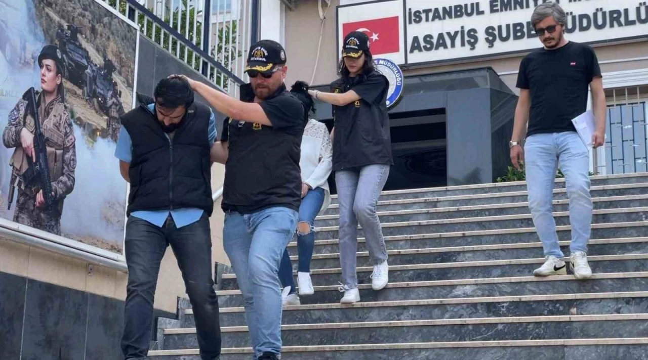 Kağıthane’de kuyumcuya sahte altın sattılar: 2 gözaltı
