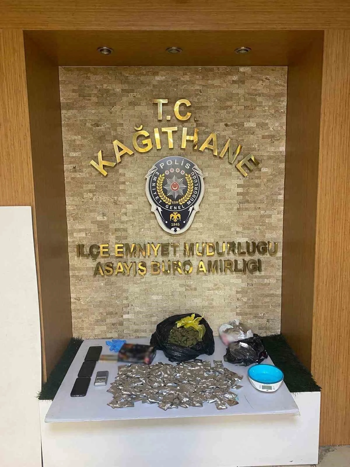 Kağıthane&rsquo;de "torbacılara" operasyon: 6 g&ouml;zaltı
