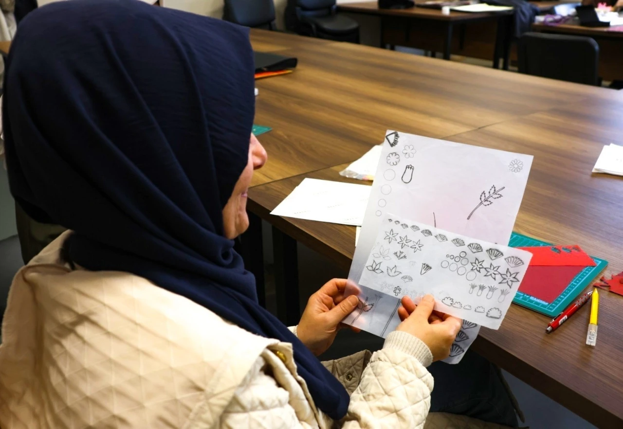 Kağıttan sanata: &Uuml;mraniye&rsquo;de Katı&rsquo; sanatı geleceğe taşınıyor
