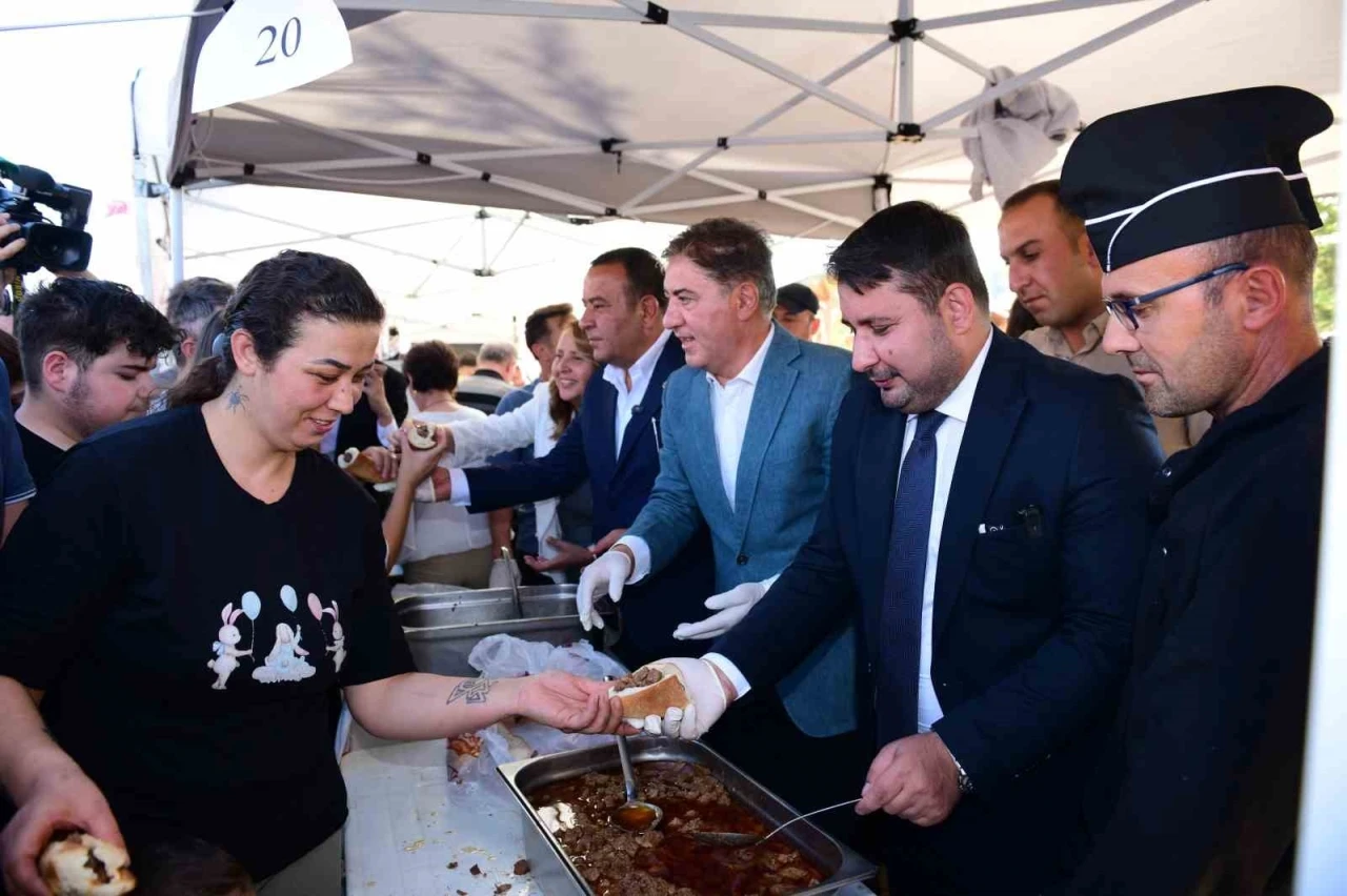 Kahramankazan Belediye Başkanı Çırpanoğlu’ndan Emir Can İğrek’e kavun ikramı
