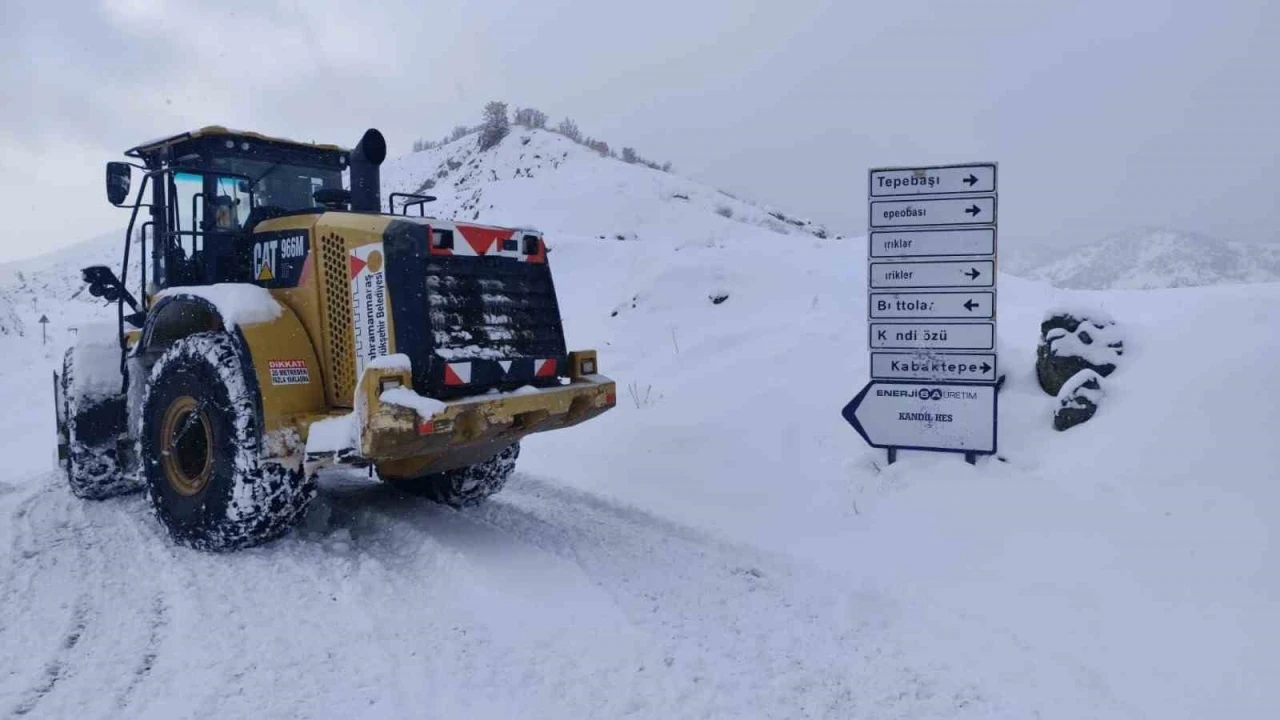 Kahramanmaraş&rsquo;ın kuzey il&ccedil;elerinde kar mesaisi
