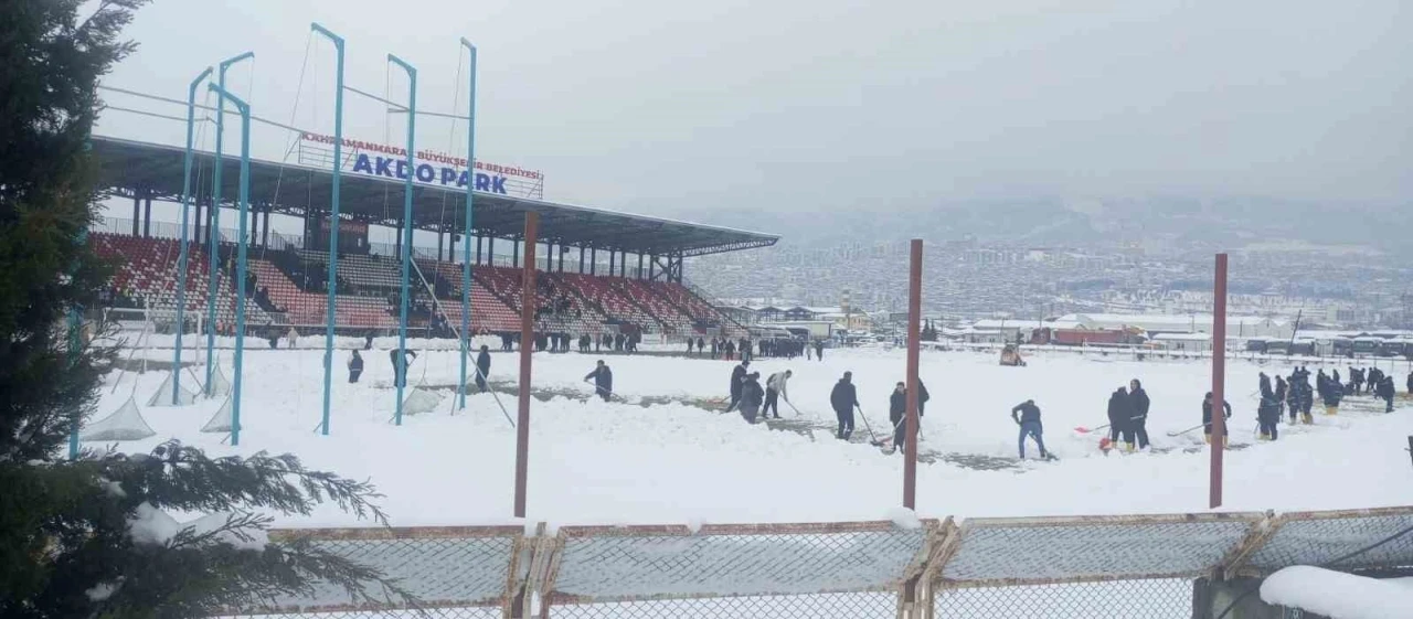 Kahramanmaraş İstiklalspor - 1461 Trabzon FK ma&ccedil;ı kar sebebiyle ertelendi
