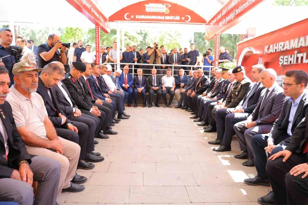 Kahramanmaraş&rsquo;ta 15 Temmuz anma etkinlikleri şehitlik ziyaretiyle başladı
