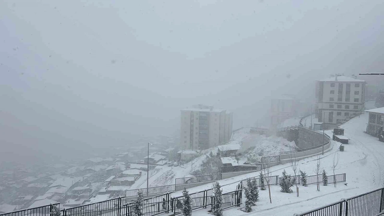 Kahramanmaraş&rsquo;ta 61 yol ulaşıma kapandı
