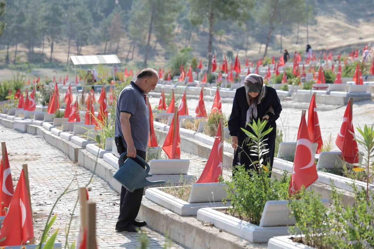 Kahramanmaraş’ta buruk bayramlaşma
