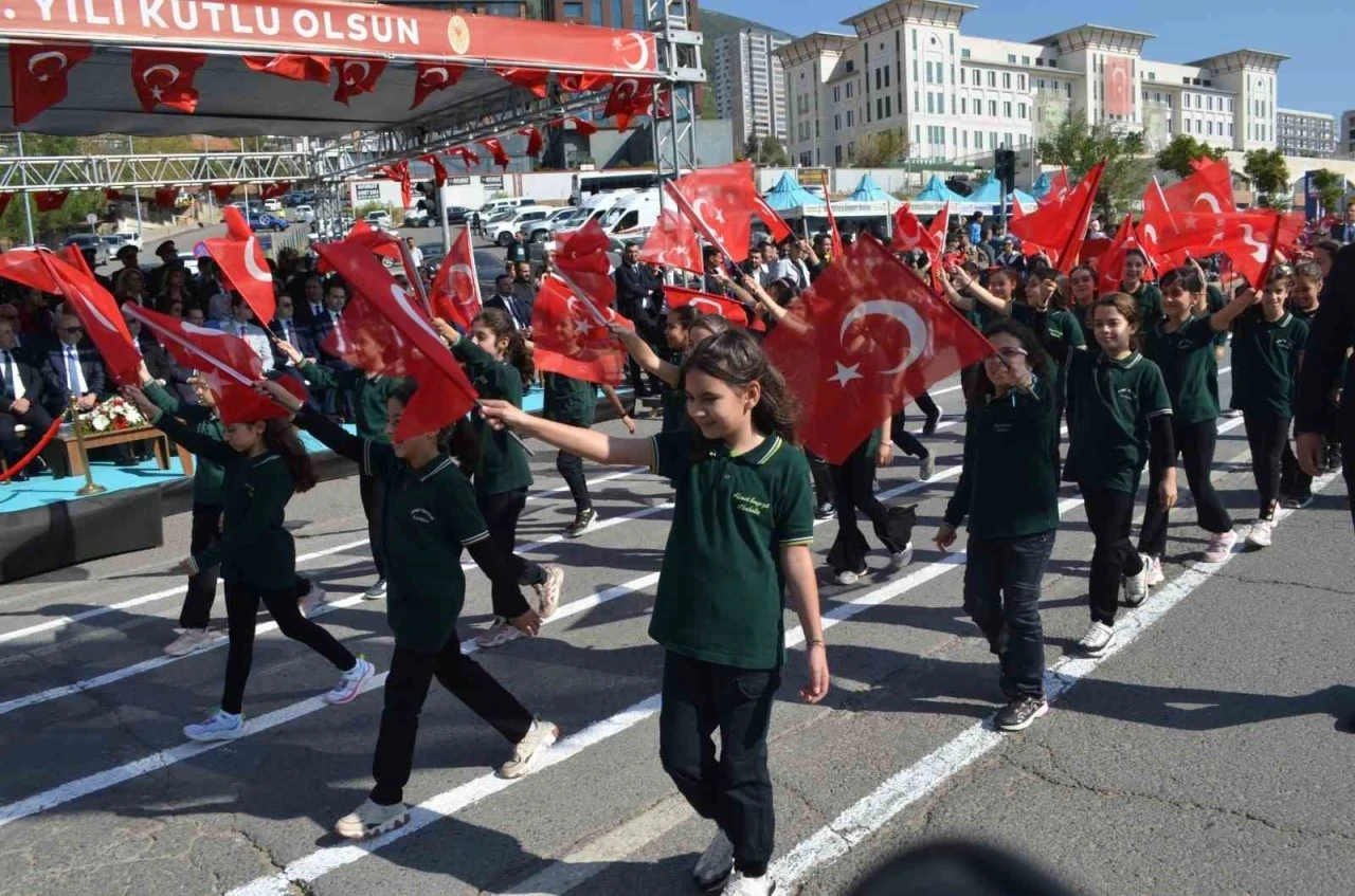 Kahramanmaraş’ta Cumhuriyet Bayramı’nın 102. yıl dönümü kutlandı
