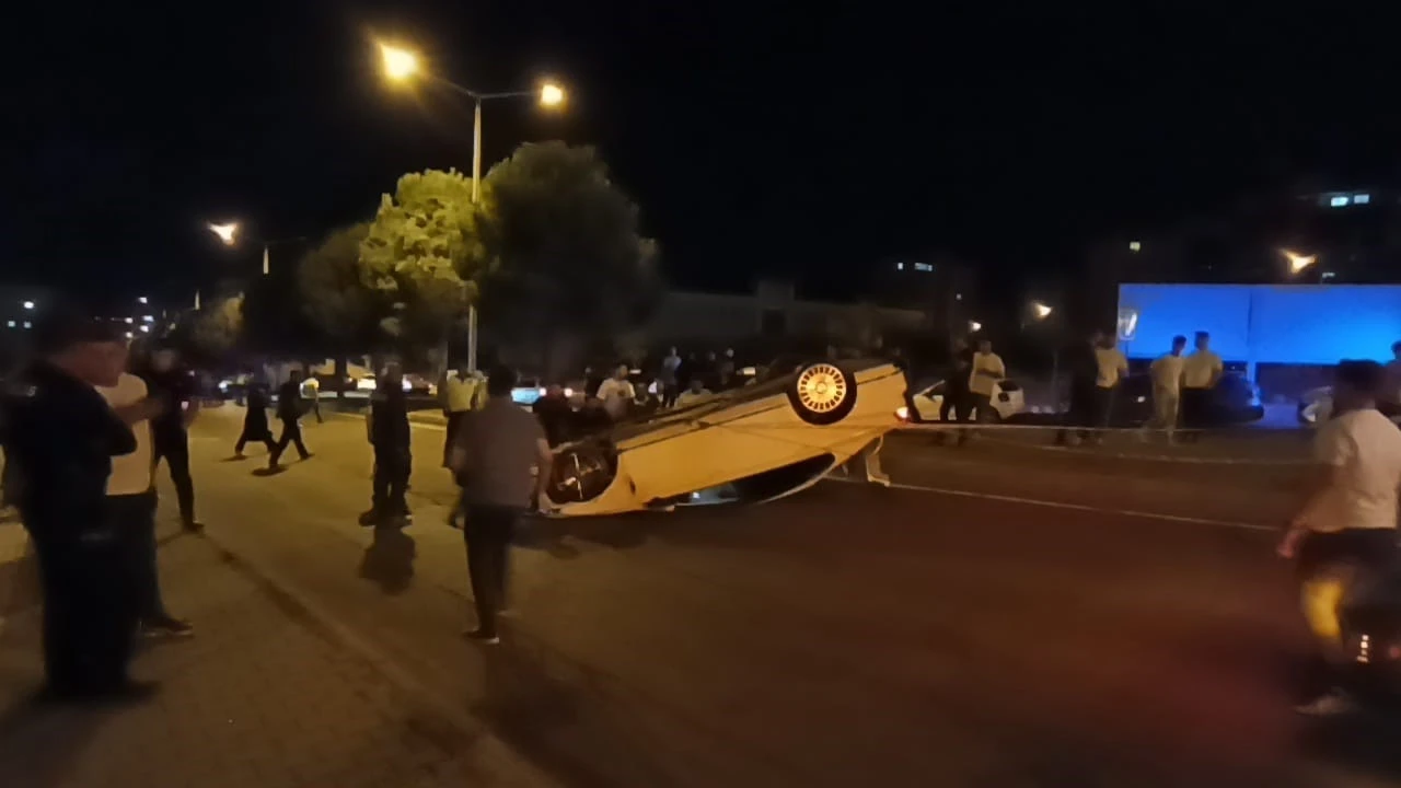 Kahramanmaraş’ta hafif ticari araçla çarpışan otomobil takla attı: 1 ağır yaralı
