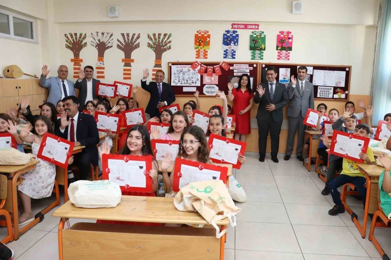 Kahramanmaraş’ta karne heyecanı: 276 bin öğrenci yaz tatiline çıktı
