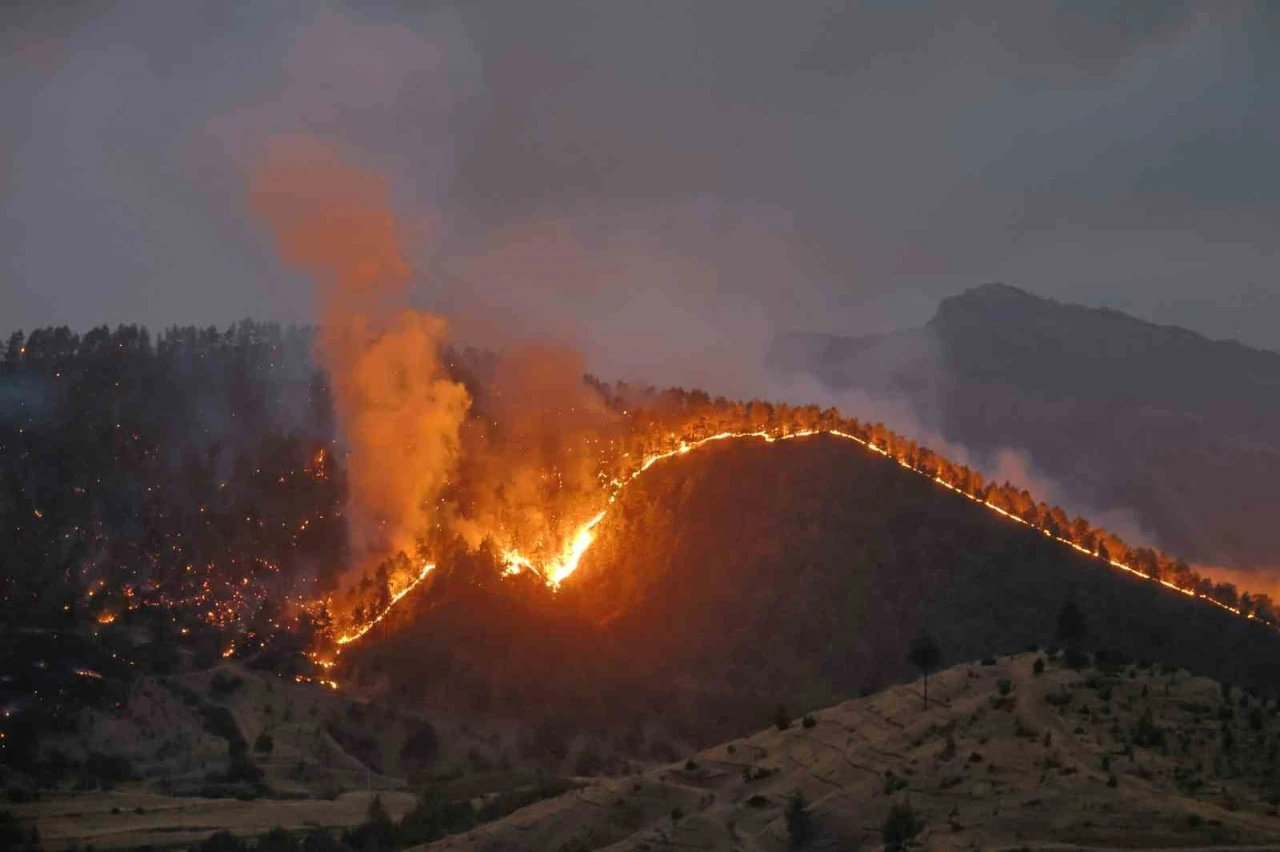 Kahramanmaraş’ta orman yangınına müdahale sürüyor

