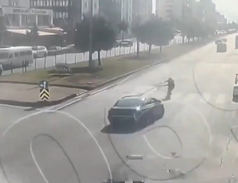 Kahramanmaraş’ta otomobil yayaya çarptı
