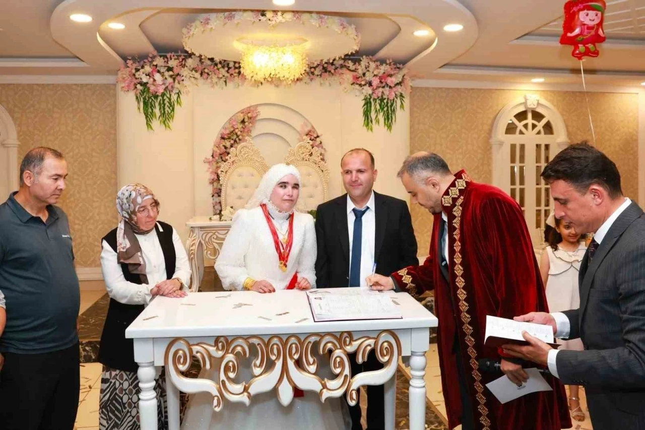Kahramanmaraş&rsquo;ta sevgi engel tanımadı: G&ouml;rme engelli iki &ouml;ğretmen d&uuml;nyaevine girdi
