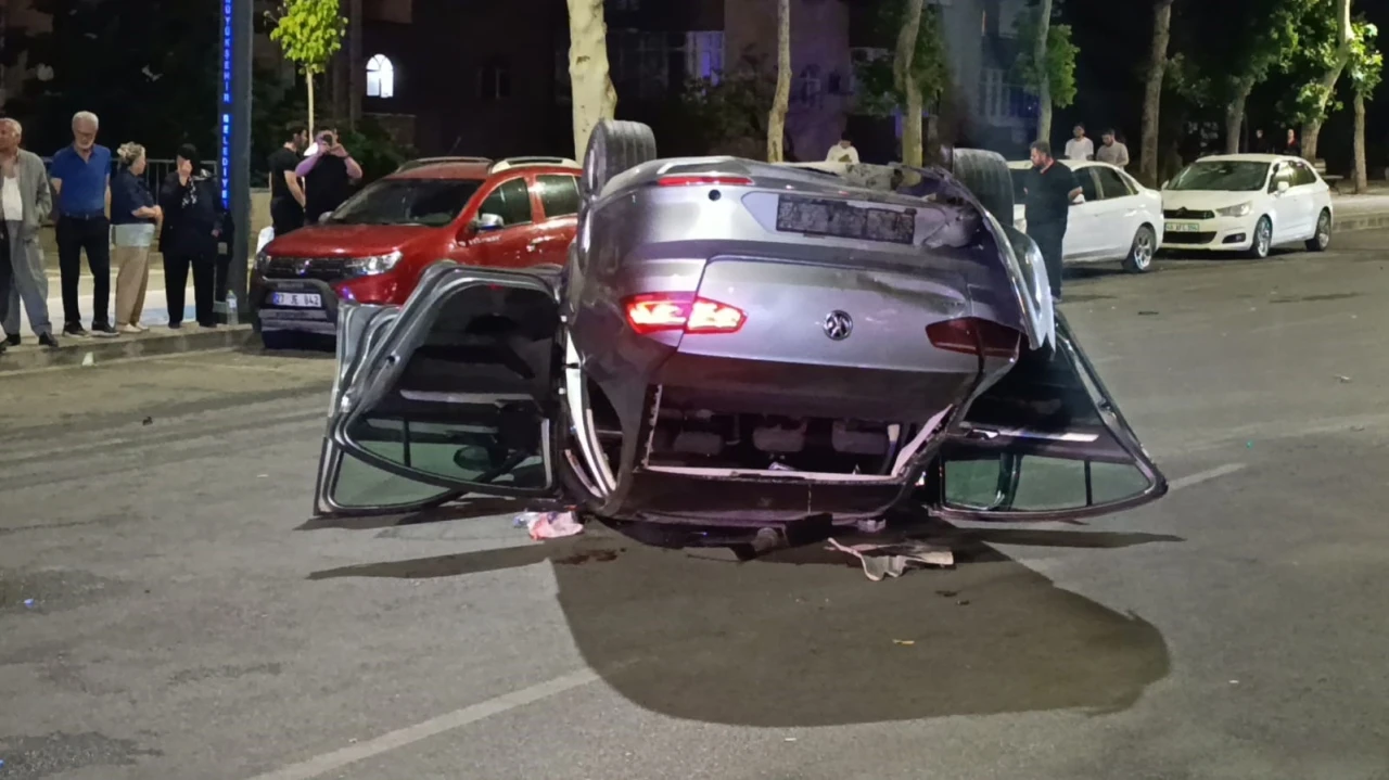 Kahramanmaraş&rsquo;ta trafikte yarış kazayla bitti: 5 yaralı
