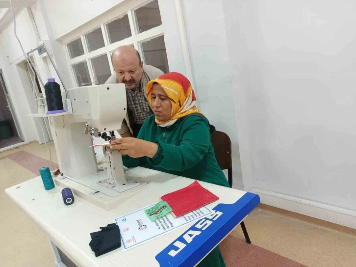 Kahramanmaraş&rsquo;ta &uuml;retilen ayakkabılara kadın eli değecek
