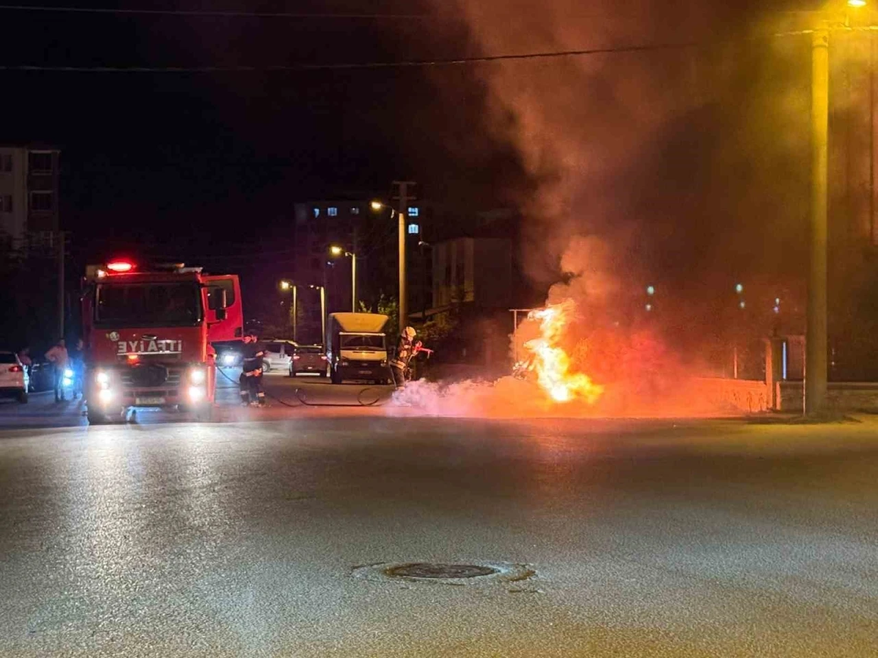 Kahramanmaraş’ta yanan otomobil hurdaya döndü
