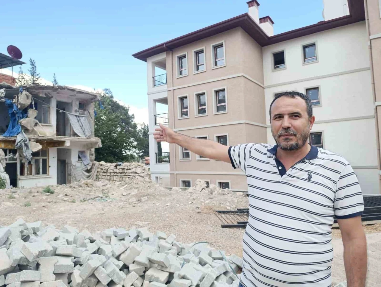 Kahramanmaraş&rsquo;ta yıkılması beklenen binalar vatandaşı endişelendiriyor
