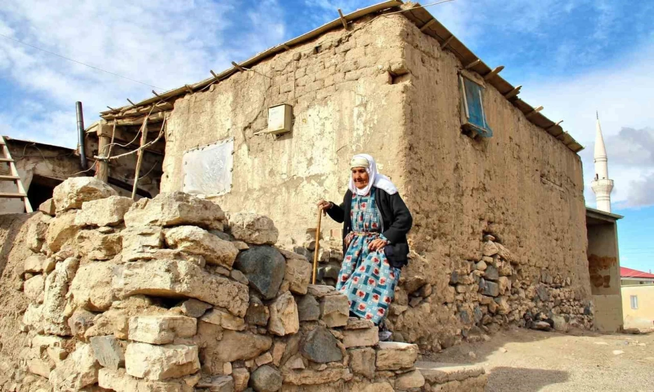 Kahramanmaraş&rsquo;ta yıllara meydan okuyan evler g&ouml;r&uuml;nt&uuml;lendi
