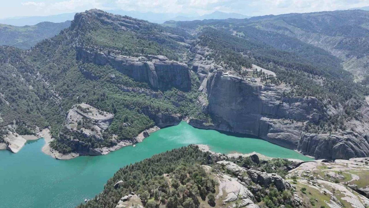 Kahramanmaraş’taki Güredil Kalesi büyülüyor
