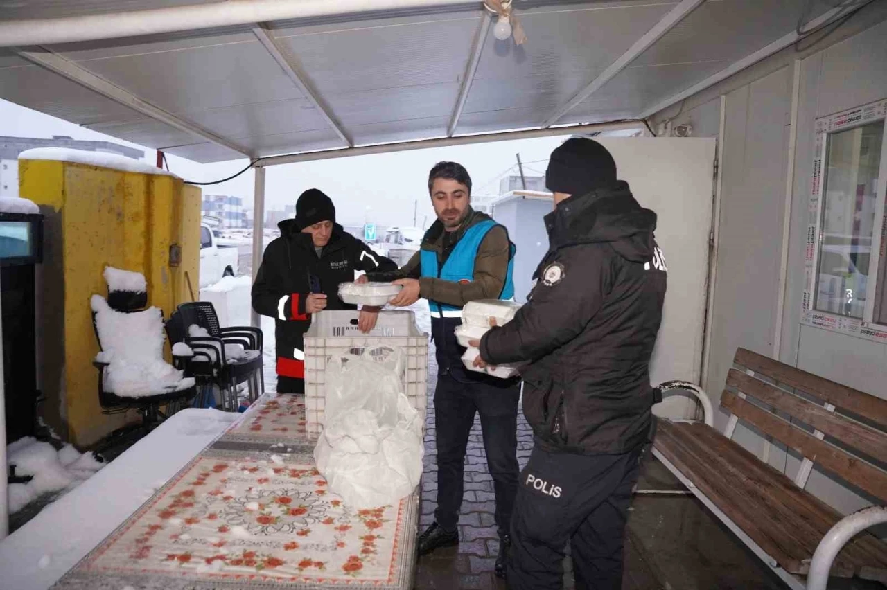 Kahta Belediyesi&rsquo;nden karla m&uuml;cadele seferberliği
