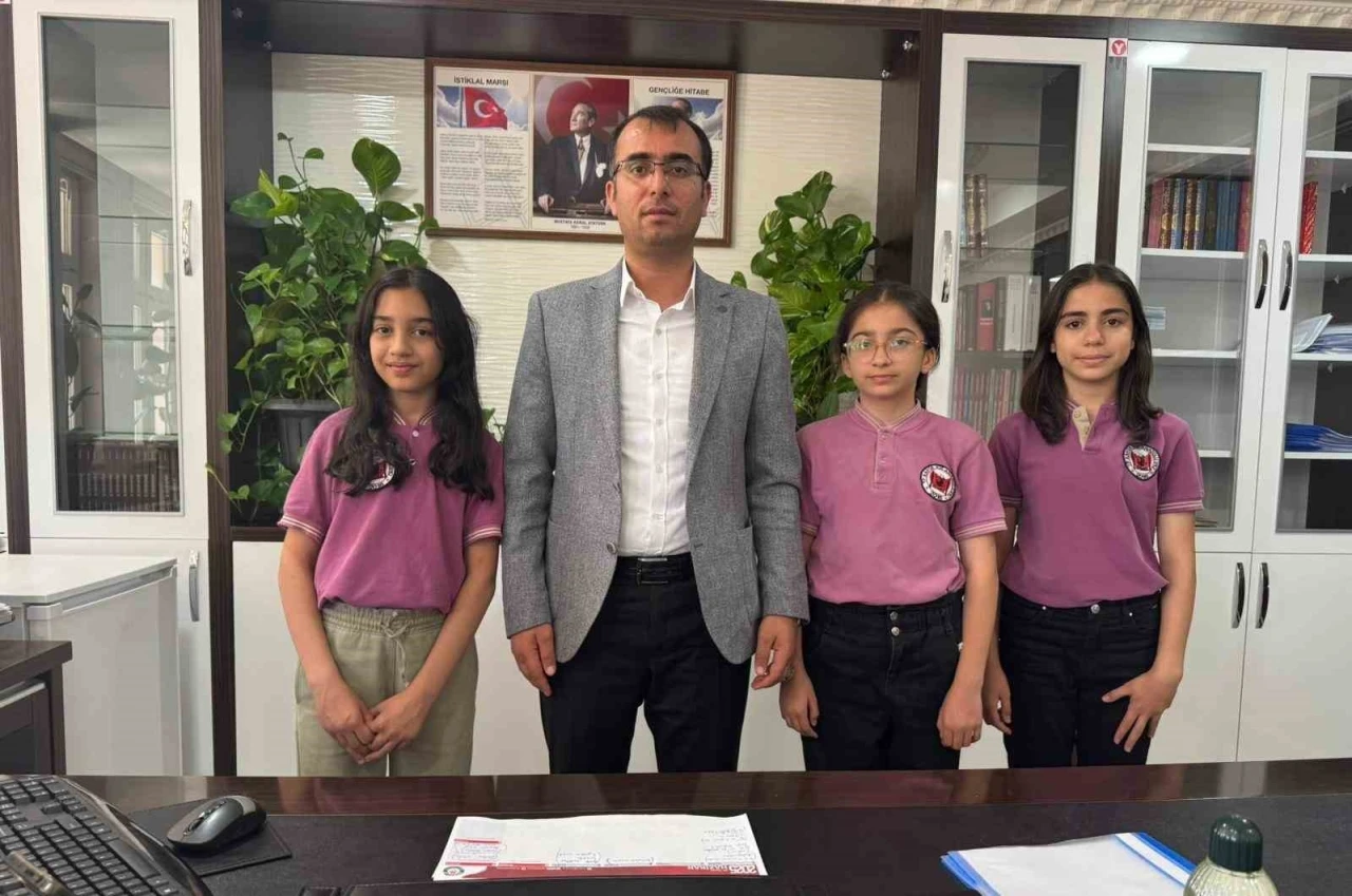 Kahta’da dört öğrenci 500 tam puanla Türkiye birincisi oldu
