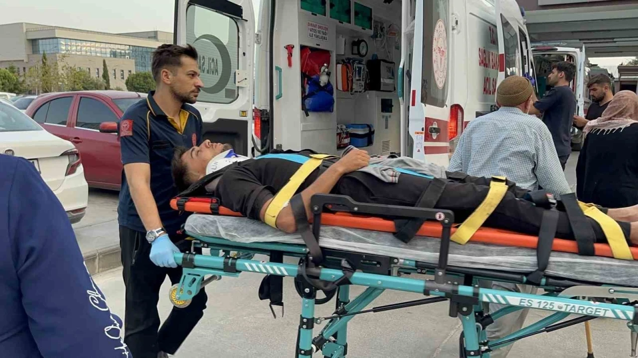 Kahta’da motosiklet otomobille çarpıştı: 2 ağır yaralı
