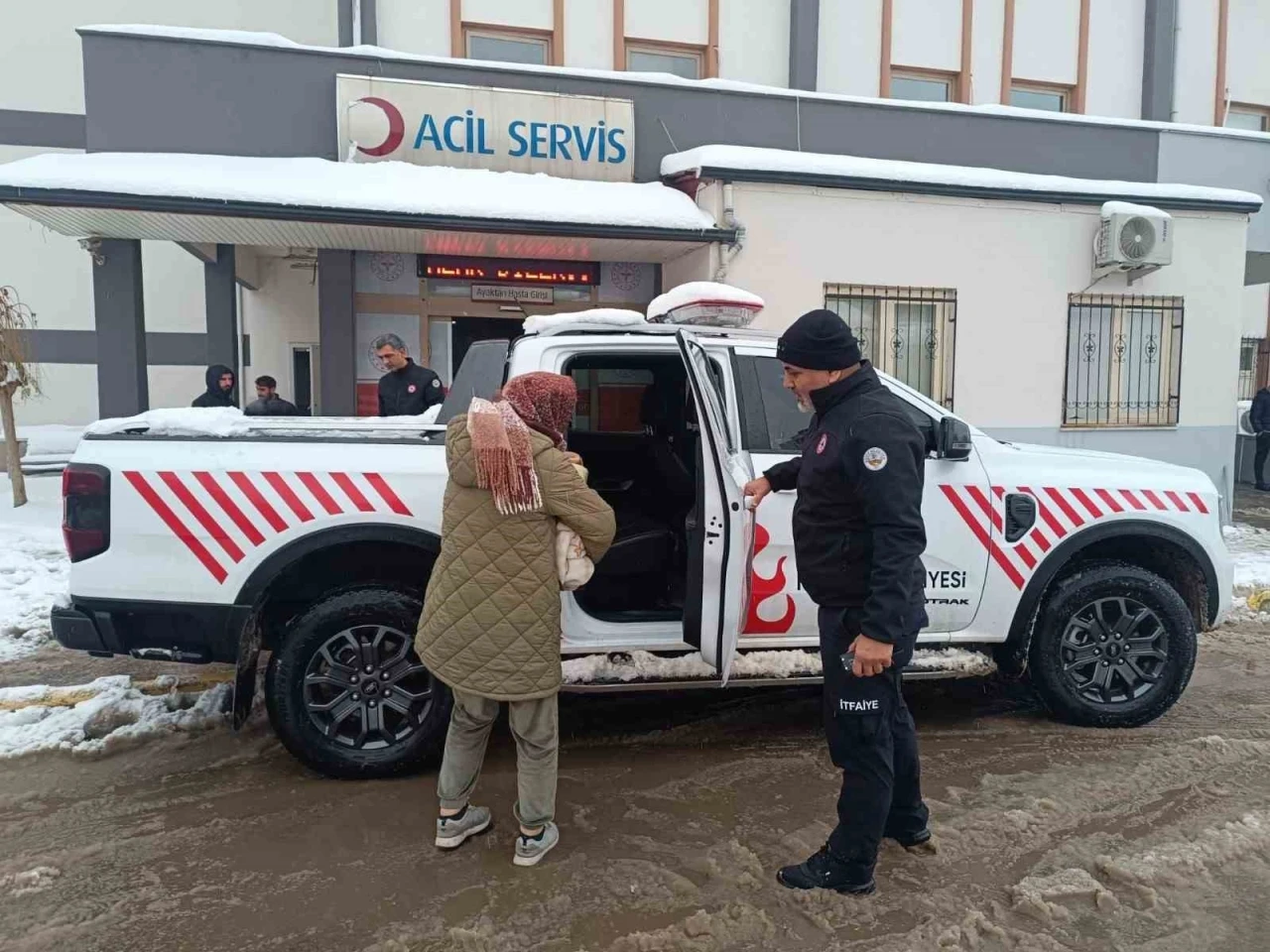 Kahta&rsquo;da sıcak yemek, &ccedil;orba ve ekmek dağıtımı
