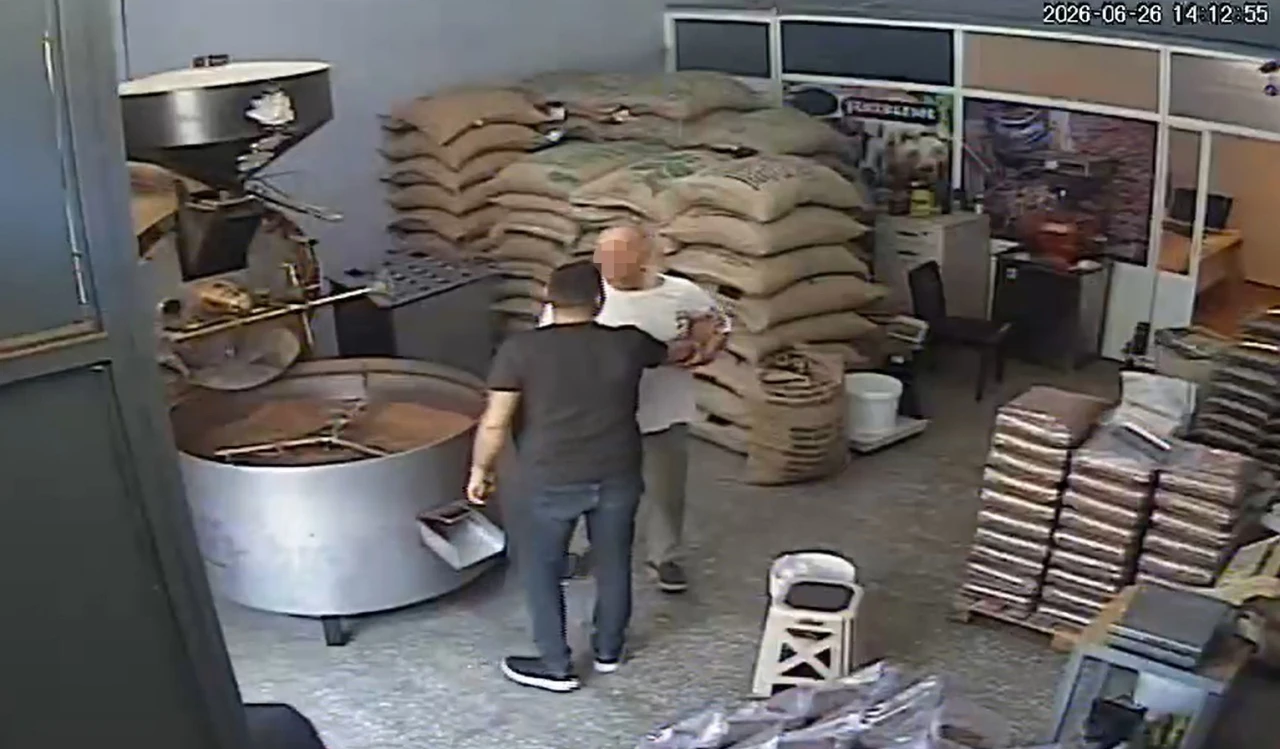 Kahve borcu y&uuml;z&uuml;nden toptancıyı iş yerinde darbetti
